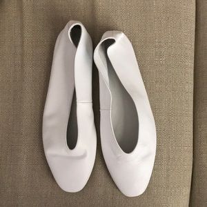BNWT white Zara flats. Size 40